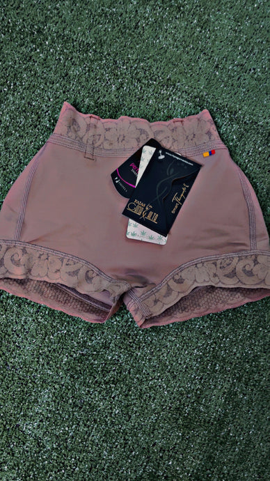 0526  PANTY LAUREN  CON GLUTEO PREORMADO